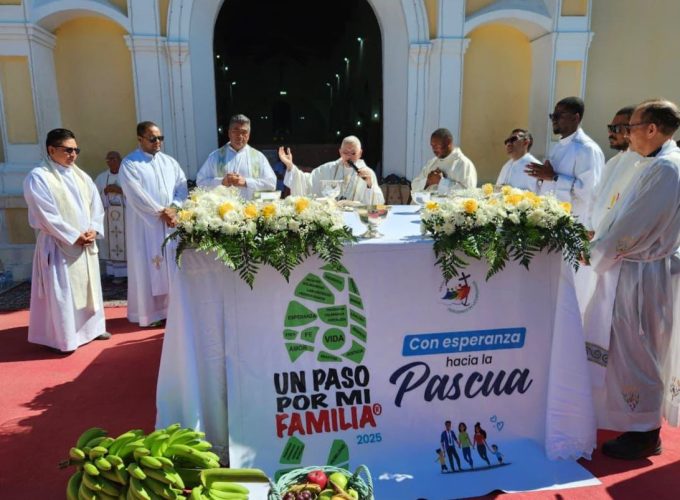 Iglesia Católica de Azua realiza caminata “Un Paso por Mi Familia”