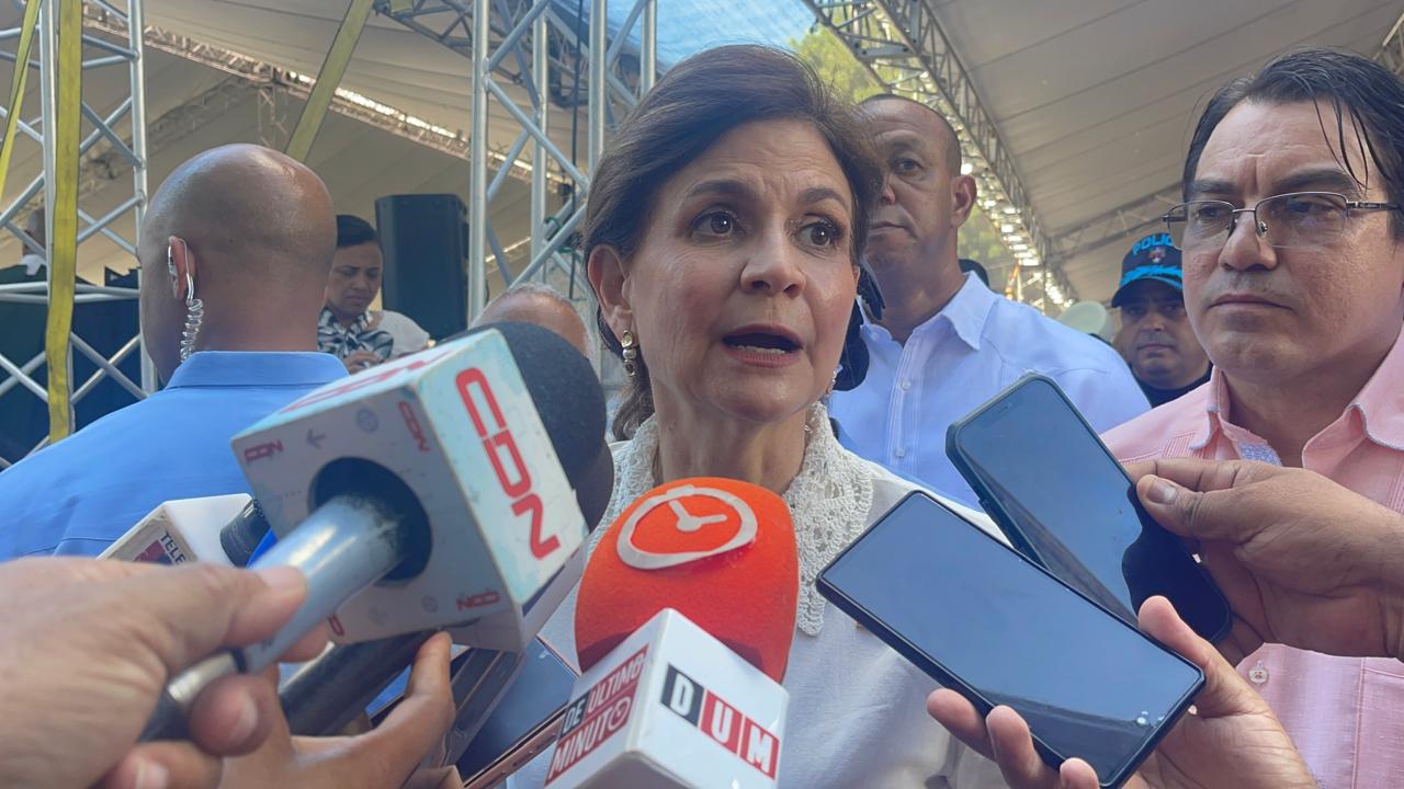 Vicepresidenta asegura Gobierno respeta independencia del TC, pero rechaza fallo que elimina sanciones internas por relaciones entre personas del mismo sexo