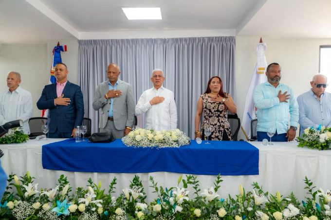 Ricardo de los Santos resalta consolidación de FENATRADO durante inauguración de nuevo local de UNATRAFURA