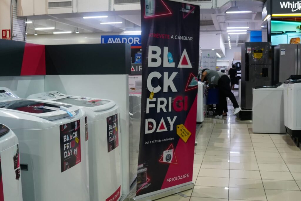 Ciudadanos abarrotan principales tiendas del país en busca de ofertas del Viernes Negro | 4 | Ciudadanos abarrotan principales tiendas del país en busca de ofertas del Viernes Negro - Noticias de hoy en República Dominicana | De Último Minuto