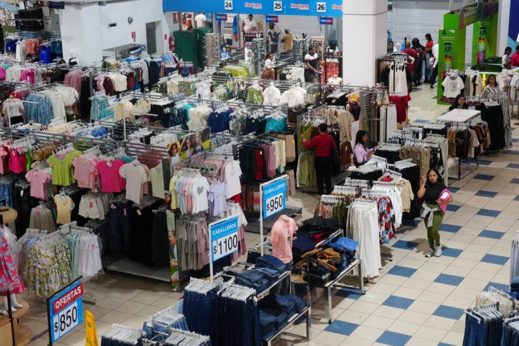 Ciudadanos abarrotan principales tiendas del país en busca de ofertas del Viernes Negro | 1 | Ciudadanos abarrotan principales tiendas del país en busca de ofertas del Viernes Negro - Noticias de hoy en República Dominicana | De Último Minuto