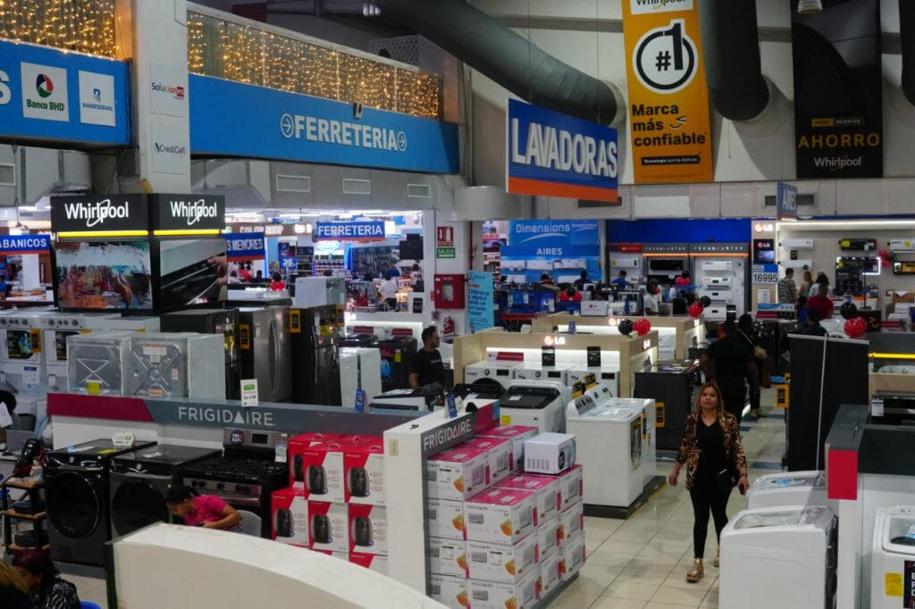 Ciudadanos abarrotan principales tiendas del país en busca de ofertas del Viernes Negro | 2 | Ciudadanos abarrotan principales tiendas del país en busca de ofertas del Viernes Negro - Noticias de hoy en República Dominicana | De Último Minuto