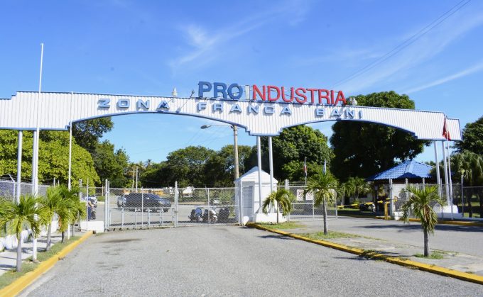 Proindustria descarta cierre del Parque de Zona Franca de Baní tras suspensión temporal de una empresa