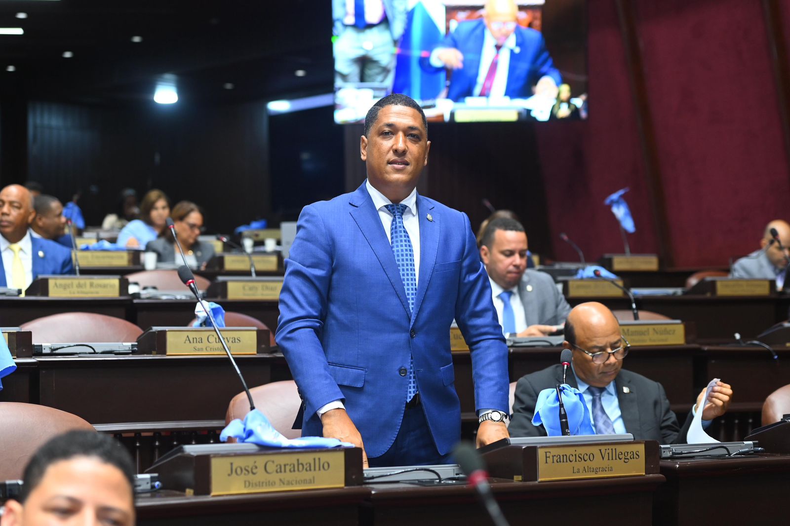 Diputado Francisco Villegas somete proyecto de ley para afiliación obligatoria de servidores públicos al SENASA