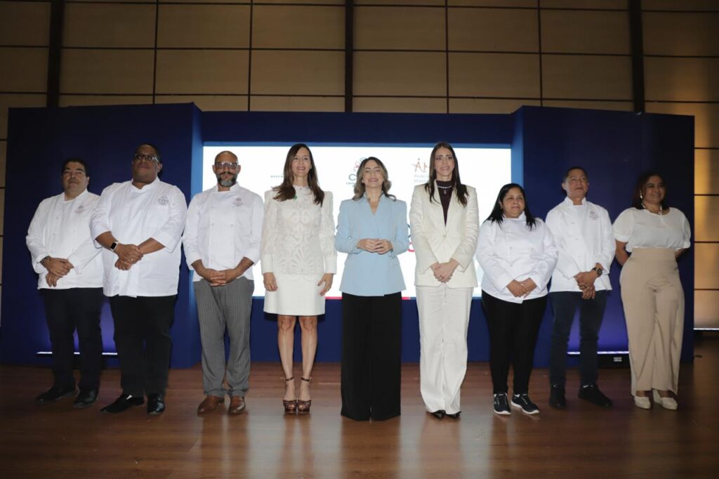 Desarrollo Social Supérate gradúa 300 estudiantes del Centro de Superación Gastronómica de Boca Chica | 1 | Desarrollo Social Supérate gradúa 300 estudiantes del Centro de Superación Gastronómica de Boca Chica - Noticias de hoy en República Dominicana | De Último Minuto