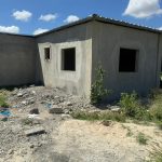 Alcaldía de Sabana Yegua interviene en vivienda afectada por incendio en el barrio Las Mercedes