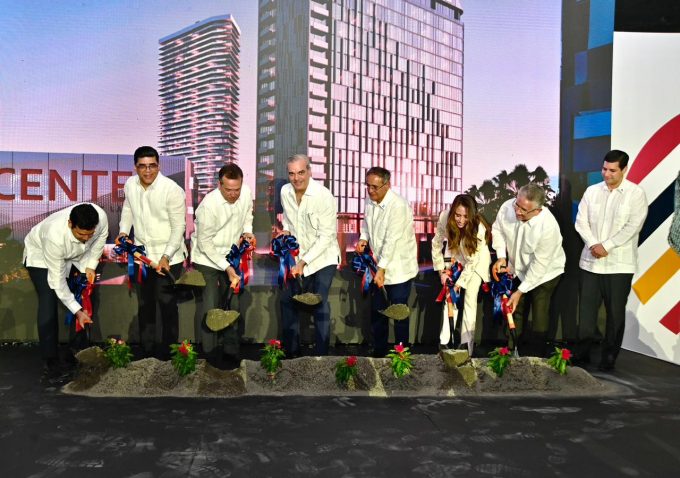 Abinader da primer picazo a City Center en SDE; generará 6,000 empleos