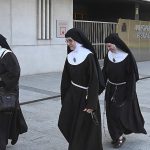 Detenida abadesa de las monjas españolas expulsadas de la Iglesia por vender obras de arte