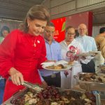 Raquel Peña encabeza lanzamiento de la “Brisita Navideña” en Santiago; entrega de bonos se retrasa por falla técnica