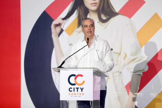 Presidente Abinader lanza el Bono Navideño 2025 para 2.6 millones de dominicanos; llama al pueblo a fortalecer la familia y la unión nacional en esta Navidad