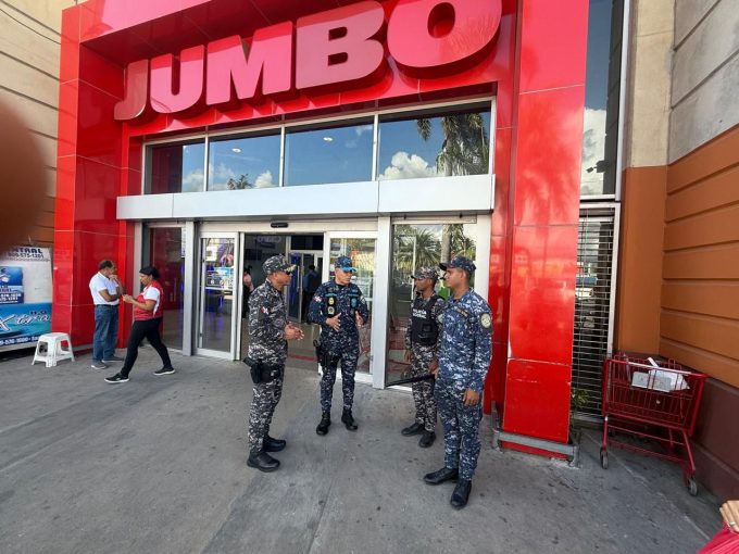 PN garantiza seguridad en puntos comerciales por el Viernes Negro en La Vega