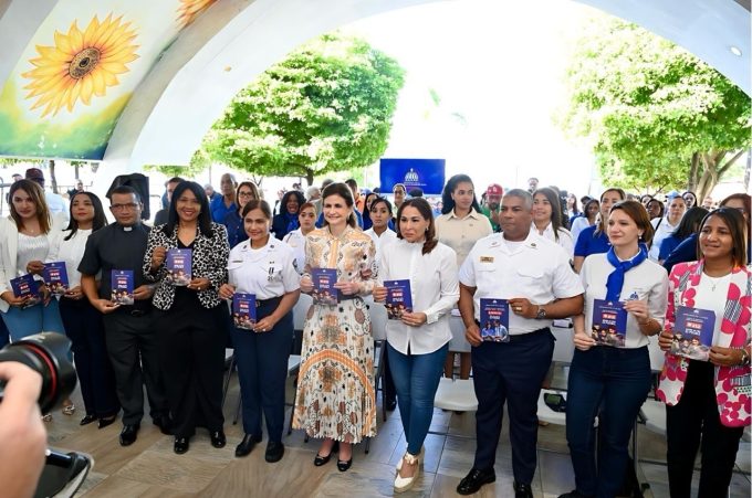 Ministerio de la Mujer lanza jornadas de prevención a la violencia en los Alcarrizos junto a la vicepresidenta