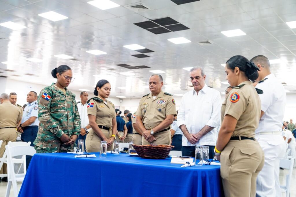 Presidente Abinader comparte almuerzo navideño con miembros de las Fuerzas Armadas - Noticias de hoy en República Dominicana | De Último Minuto