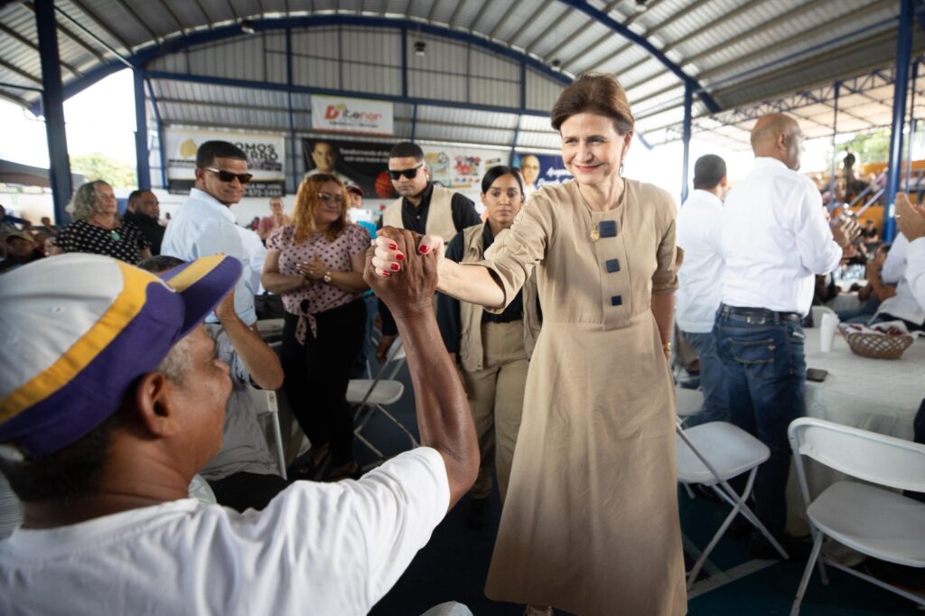 Raquel Peña lleva la “Navidad 360” a la Línea Noroeste | 4 | Raquel Peña lleva la “Navidad 360” a la Línea Noroeste - Noticias de hoy en República Dominicana | De Último Minuto