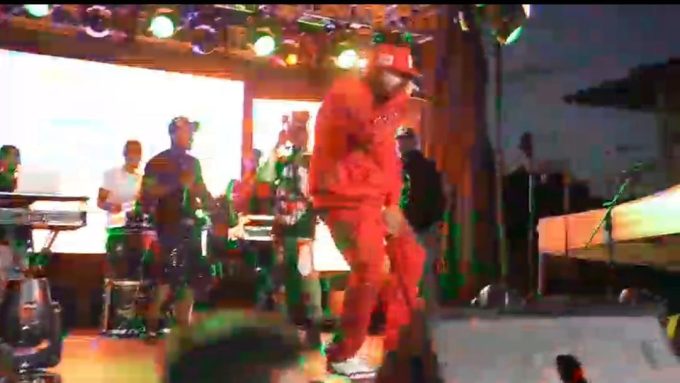 Yoan Retro imparable durante el 4to Concierto Navideño Reconocidos