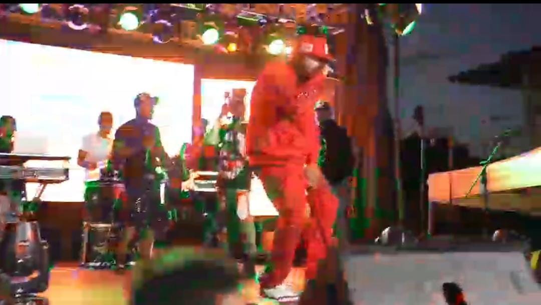 Yoan Retro imparable durante el 4to Concierto Navideño Reconocidos