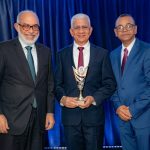 Presidente del Senado recibe reconocimiento por su gestión y aportes legislativos