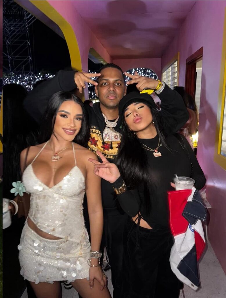 Bad Bunny comienza su gira mundial en RD: “Gracias por darme la energía que necesitaba” | 5 | Bad Bunny comienza su gira mundial en RD: “Gracias por darme la energía que necesitaba” - Noticias de hoy en República Dominicana | De Último Minuto