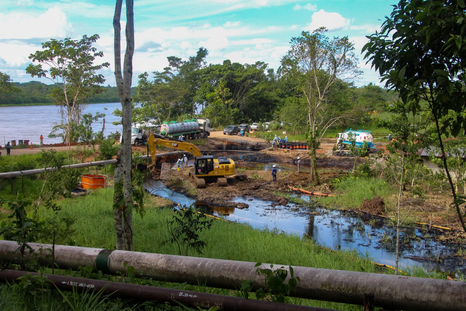 Detienen un nuevo derrame de petróleo en Amazonía de Ecuador antes de afectar al río Napo