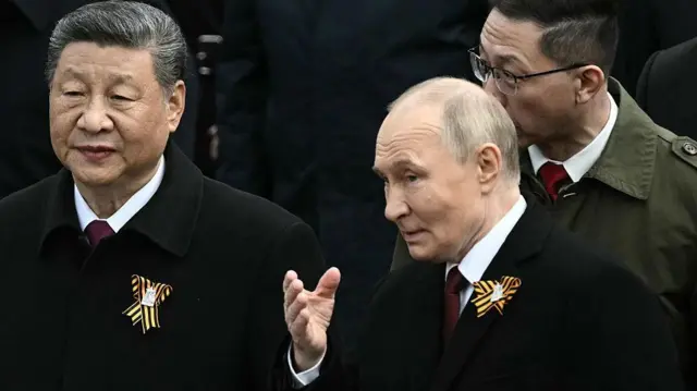 Putin expresa condolencias a Xi Jinping por fallecidos en el trágico incendio de Hong Kong