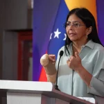 Venezuela dice que el envío de barcos para amenazar "militarmente" no es el camino
