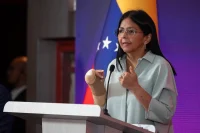 Venezuela dice que el envío de barcos para amenazar "militarmente" no es el camino