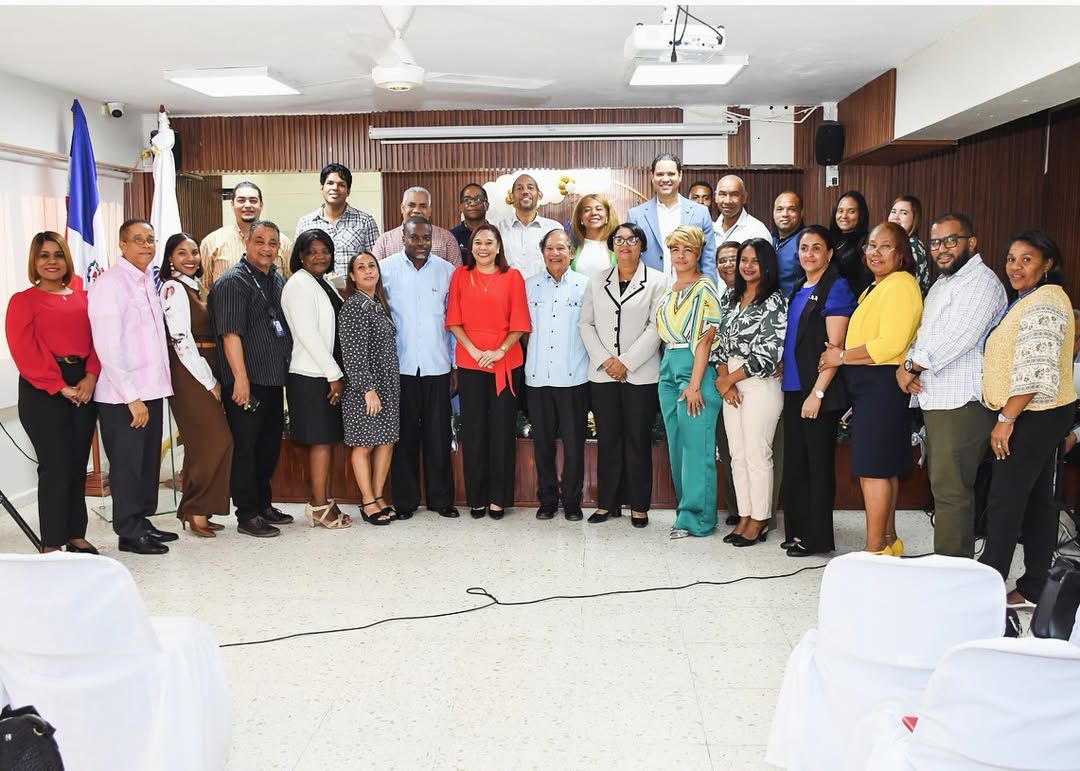 Dirección Regional 10 resalta el rol de la familia durante conferencia magistral