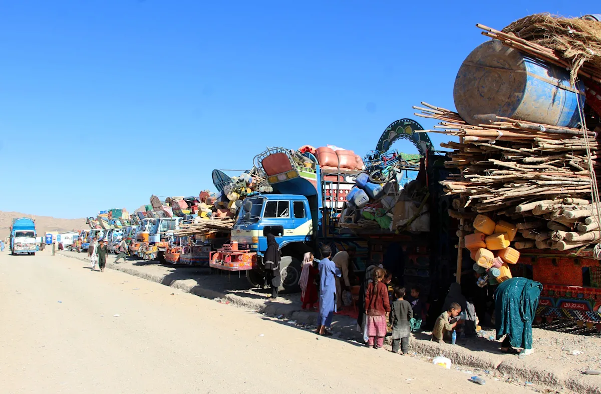Afganistán al límite tras la llegada masiva de refugiados afganos desde Pakistán