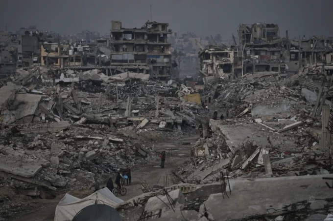 Fuerzas israelíes matan a 13 personas en redada en sur de Siria, según autoridades y residentes