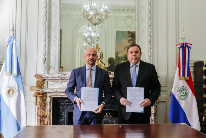 Cancilleres de Argentina y Paraguay firman un acuerdo sobre servicios aéreos