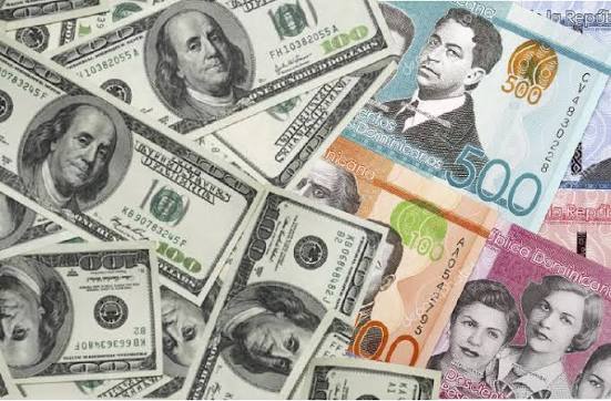 El dólar sube, el euro se mantiene y el oro se dispara