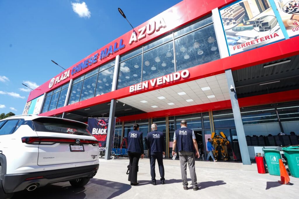 Aduanas interviene dos tiendas chinas en Azua por malas prácticas comerciales