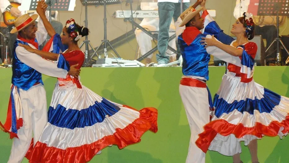 Diputados proponen certificar Merengue y Bachata en las aulas