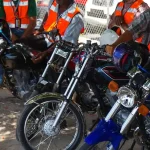 Motoristas exigen respuestas claras tras nueva norma de cascos