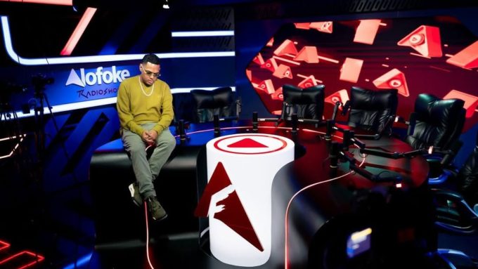 Santiago Matías anuncia regreso a la cabina y cambios en los integrantes de Alofoke Radio Show