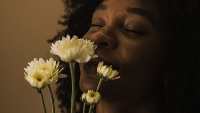 El olfato y la atracción: cuando tu sistema inmunológico elige por ti