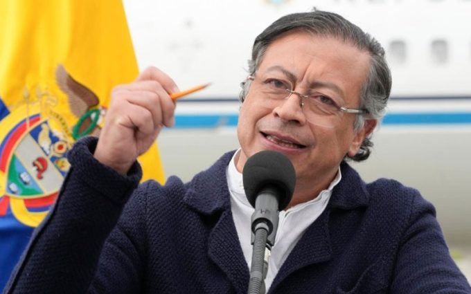 Gustavo Petro defiende gasto en club de ‘striptease’ y habla sobre sexualidad tras polémica en Portugal