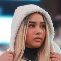 Esposa de Carlos Montesquieu llora desconsolada tras anuncio de su salida de La Casa de Alofoke 2