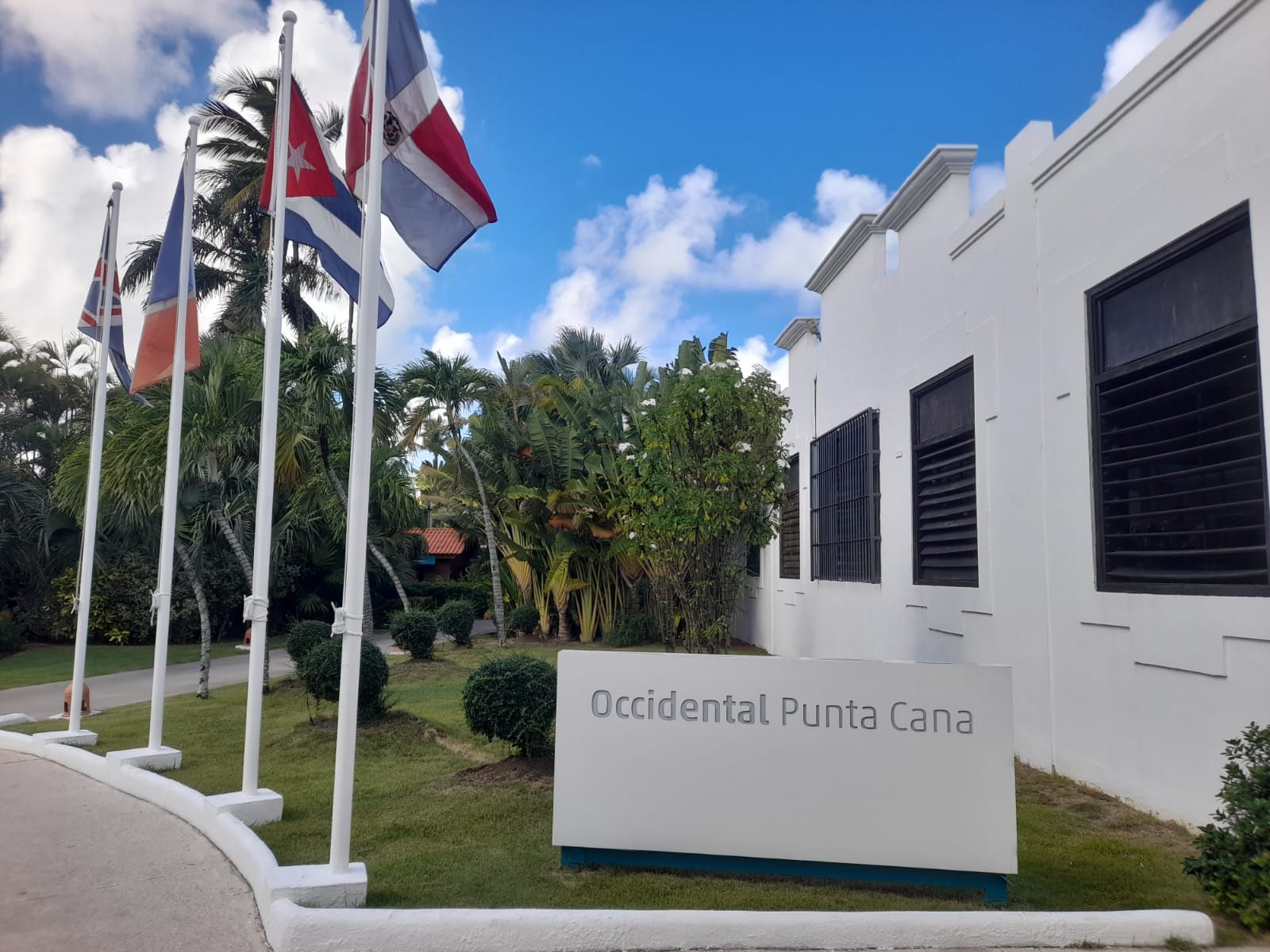 Occidental Punta Cana recibe a directiva de Adompretur para encuentro navideño