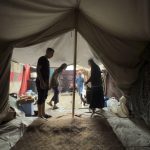 Dos muertos por las lluvias en Gaza, que inundan decenas de tiendas de desplazados