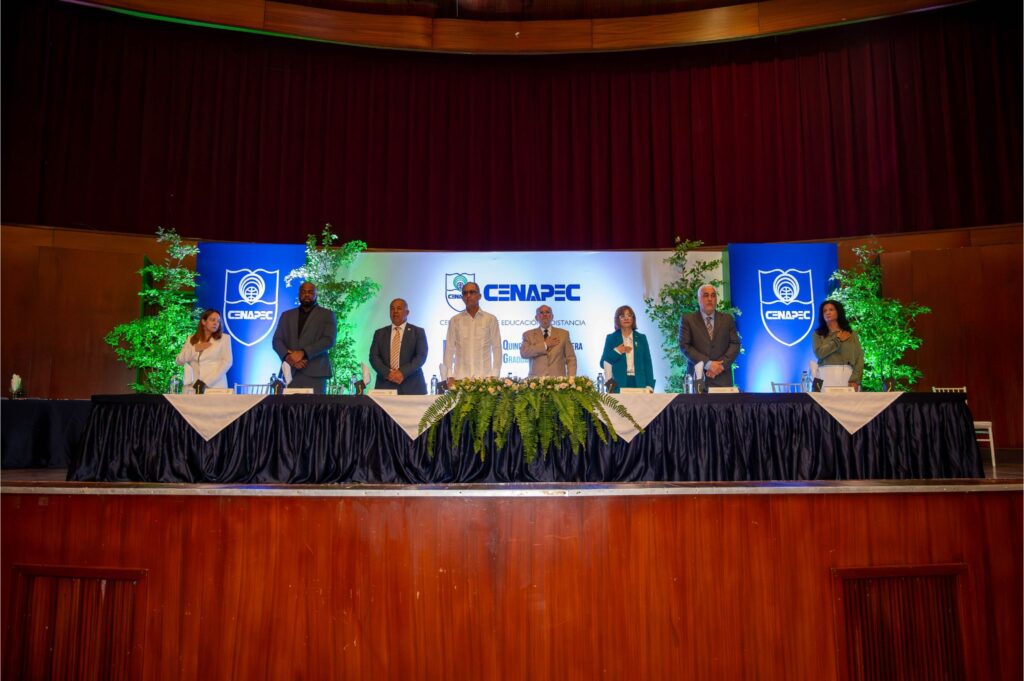 CENAPEC gradúa a 1,036 bachilleres en Santo Domingo y centros del interior | 1 | CENAPEC gradúa a 1,036 bachilleres en Santo Domingo y centros del interior - Noticias de hoy en República Dominicana | De Último Minuto