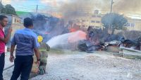 Incendio destruye almacén de madera y zinc en Verón
