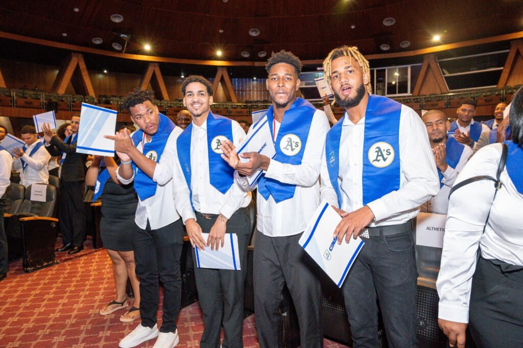 CENAPEC gradúa a 1,036 bachilleres en Santo Domingo y centros del interior