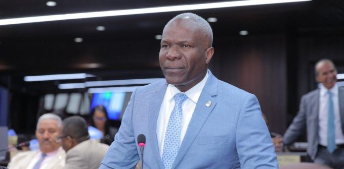 Diputado exige centros de salud especializados en el Este