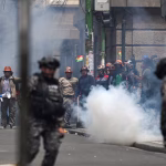 Violentas protestas en Bolivia por el retiro del subsidio a los combustibles dejaron al menos cuatro policías heridos