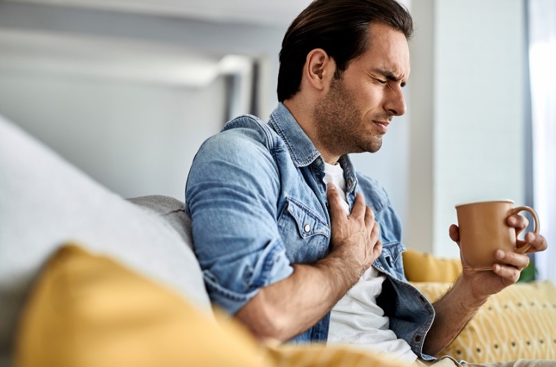 Estrés emocional y excesos navideños elevan riesgo de eventos cardiovasculares, advierten especialistas