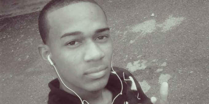 Dos muertos y un herido en accidente entre camión y motocicleta en Azua