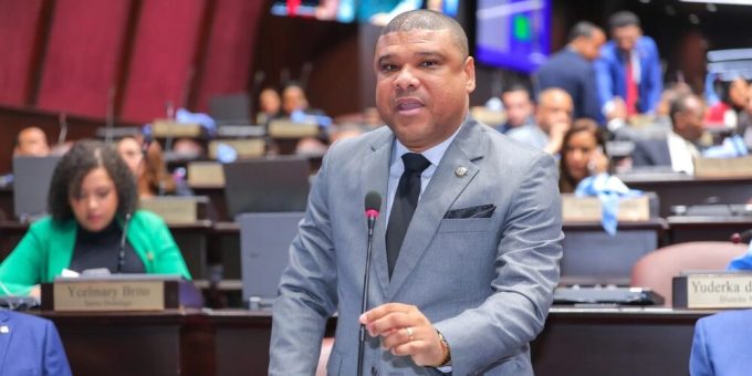 Diputado cuestiona deuda estatal pese a fondos de 300 mil millones