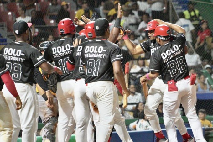Leones dejan en el terreno a las Águilas con dramático jonrón de Severino y hit de Lake