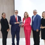 Gobierno reconoce a la arqueóloga dominicana Kathleen Martínez por su labor en Egipto